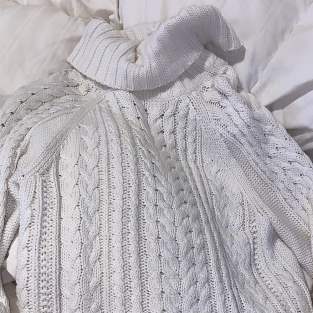 Oversized candle knot sweater